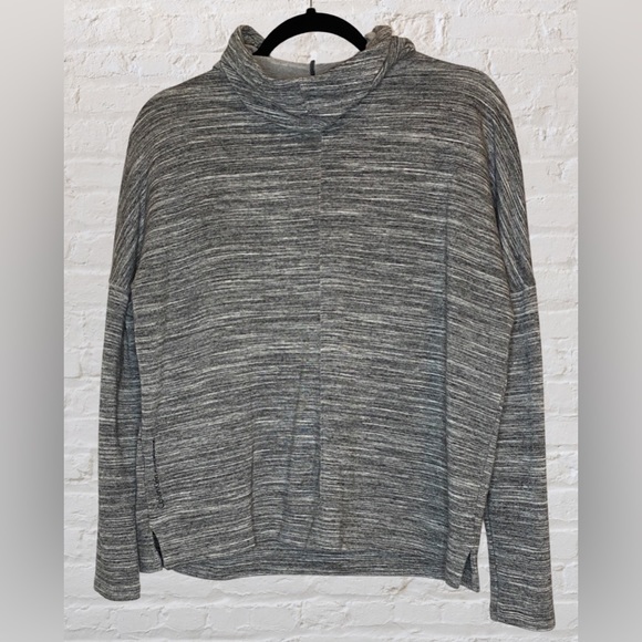 Women’s Calvin Klein Gray Long Sleeve Pullover Hoodie Sweatshirt Size Medium - Picture 2 of 4